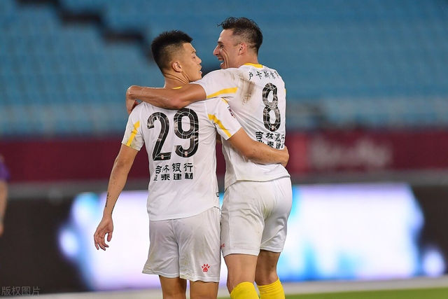 包含北京国安内部会议纪要流出：今晚再遭质疑，欧冠使命明确，球队文化再被提及的词条